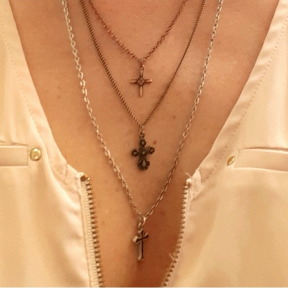 Three crosses necklace